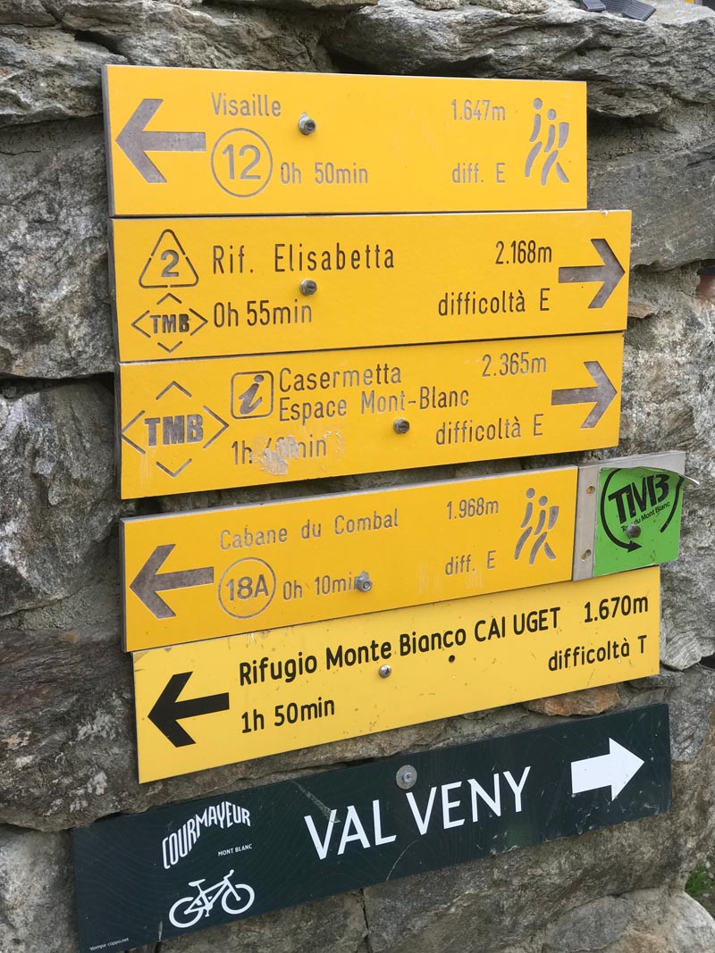 UTMB rifugio Elisabetta sign